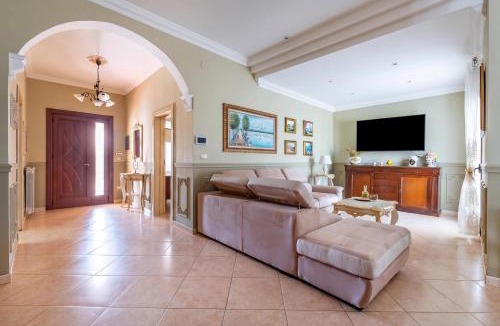 Sava Villa | Villa Simone Vacation Villa With Garden - Happy Rentals