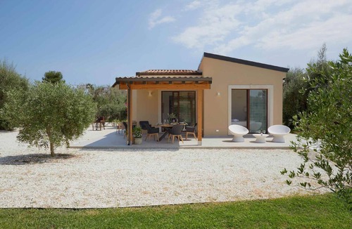 Noto Marina Villa | Villa Sugarcane 4-6 - Two Bedroom Villa, Sleeps 6