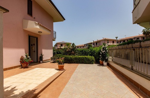 Acquedolci Villa | Villa 'Sul Mare' with Sea View, Shared Pool and Wi-Fi