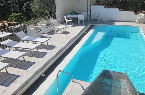 Cassaro Villa | Villa surrounded by greenery with private pool