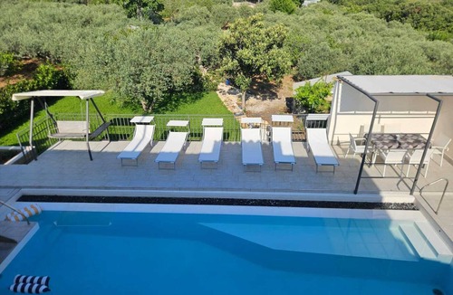 Cassaro Villa | Villa surrounded by greenery with private pool