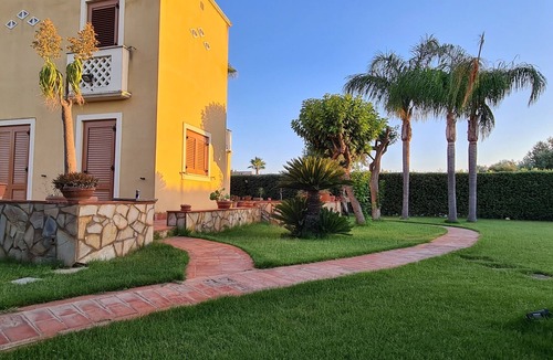 Terrasini House | Villa Three Cocus in a tourist village, surrounded by greenery and near the sea