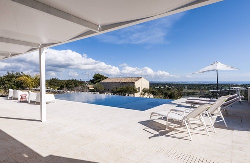 Modica Villa | Villa Timpazza Heated pool see view Gym jacuzzi Kids & Pet Friendly