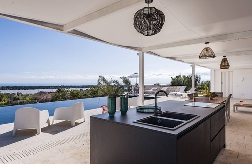 Modica Villa | Villa Timpazza Heated pool see view Gym jacuzzi Kids & Pet Friendly