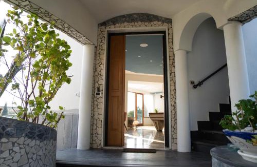 Pozzuoli Bed & Breakfast | Villa Tito Livio - The Gulf Horizon Capri - Luxury Villa with Panoramic Pool & Capri View