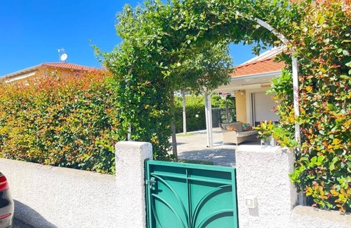 Pizzo House | Villa Tiziana, a stone's throw from the sea, in the green trees, ideal for families
