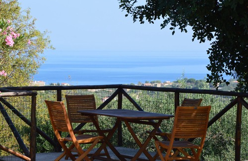 Castellammare del Golfo Villa | Villa Tosca, typical stone farmhouse.