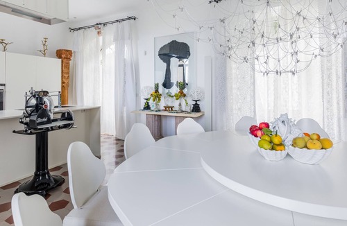 Taormina Villa | Villa Urbis, luxury villa in the heart of Taormina with swimming pool & jacuzzi.
