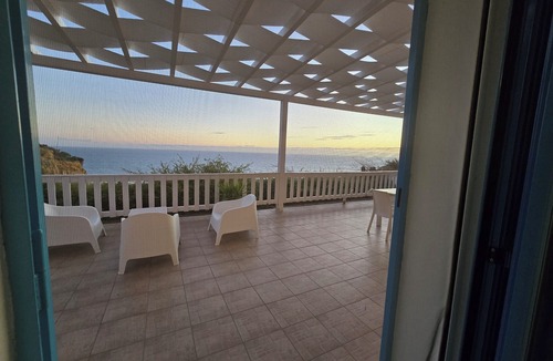 Pergole Villa | Villa Vittoria with private access to the sea.