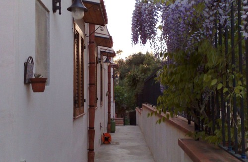 Capaci Villa | Villa with a veranda and outdoor shower by the sea and cultural sites