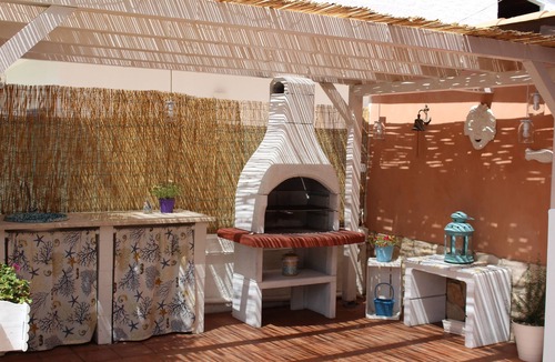 Fontane Bianche Villa | VILLA WITH COMFORTABLE POOL WITH GARDEN SURROUNDING WHITE FOUNTAINS