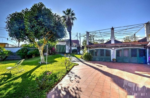 Acireale Villa | Villa with garden in Sicily near the sea.
