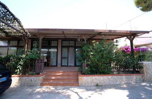 Leporano Villa | VILLA WITH GARDEN & SEA VIEW, 200m from the beach