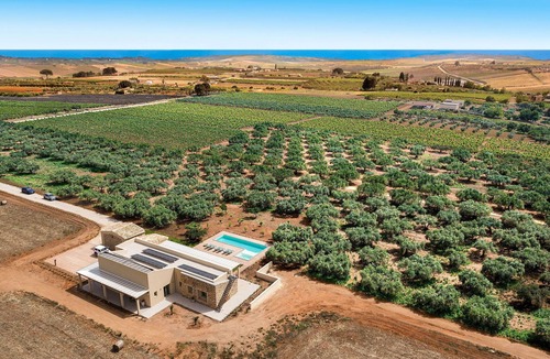 Menfi Villa | Villa with Pool and A/C in Sicily