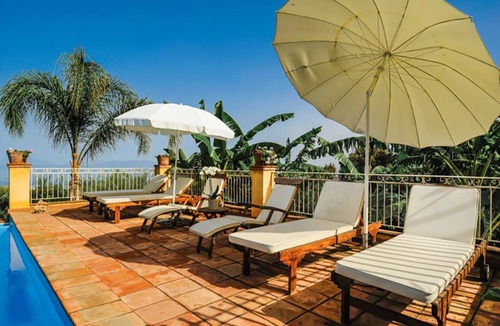 Patti House | Villa with swimming pool, garden and sea view