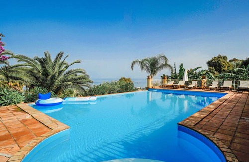 Patti House | Villa with swimming pool, garden and sea view