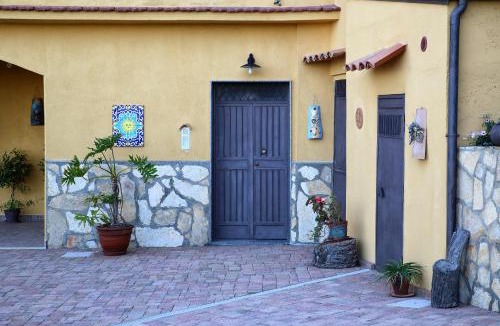 Licata Apartment | Villa Yellow House