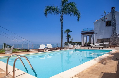 Taormina Apartment | VILLA ZAGARA GARDEN Seaview Apartment Terrace & Pool