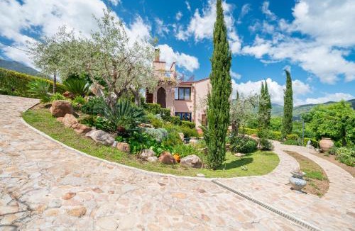 Castelbuono House | Villarose