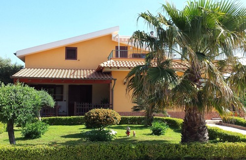 Sciacca Apartment | Villavenezia apartment in villa with garden on the sea of Capo S.Marco Sciacca