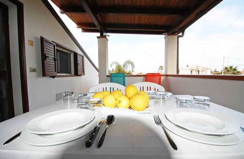 Piana Calzata Villa | VILLECEFALU. Veranda, Terrace, 3 Bedrooms, 3 Bathrooms.