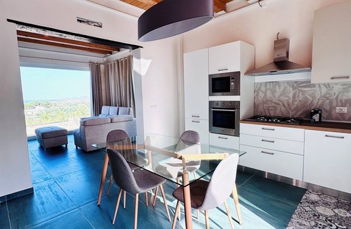 Cava dʼAliga Villa | Villetta Il Maso in Cava d'Aliga a minute's drive from the sea. Private pool