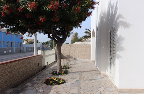 Punta Secca Villa | Villetta Rosso Corallo, beach house with garden of 200 square meters