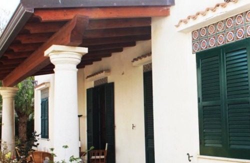 San Vito Lo Capo House | Villetta Sole: Holiday Home with Mountain View, Shared Terrace & Air Conditioning