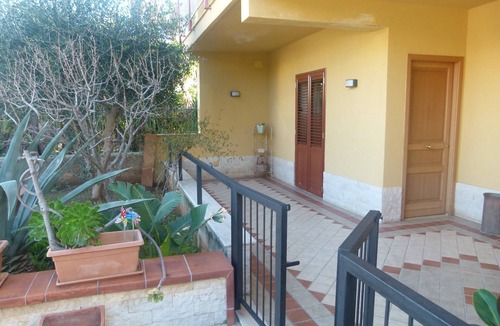 Carini Villa | Villino Toti and Silvana one step away from the sea