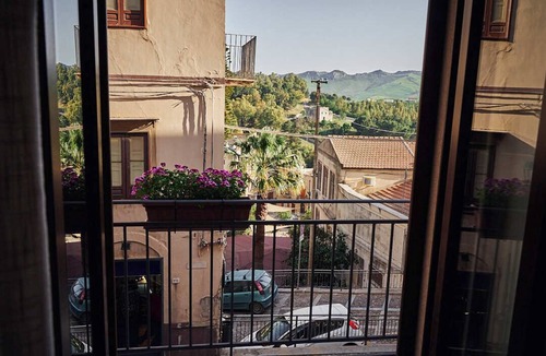 Caccamo House | WARM ROOM, OVERLOOKING THE COURSE, SPACIOUS AND FRESHLY RENOVATED