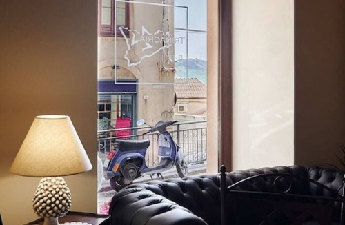 Caccamo House | WARM ROOM, OVERLOOKING THE COURSE, SPACIOUS AND FRESHLY RENOVATED