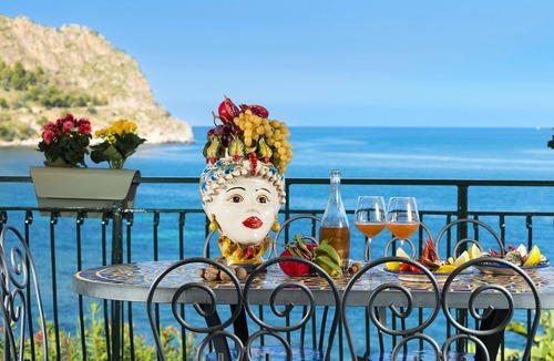 Santa Flavia Apartment | Waterfront apartment with beach access