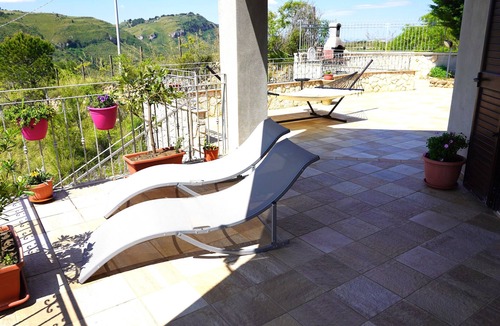 Pergusa Villa | WE ARE LOCATED IN A VERY EXCLUSIVE AREA, WHO WOULD KNOW?n