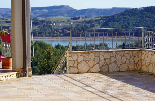 Pergusa Villa | WE ARE LOCATED IN A VERY EXCLUSIVE AREA, WHO WOULD KNOW?n