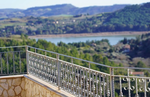Pergusa Villa | WE ARE LOCATED IN A VERY EXCLUSIVE AREA, WHO WOULD KNOW?n