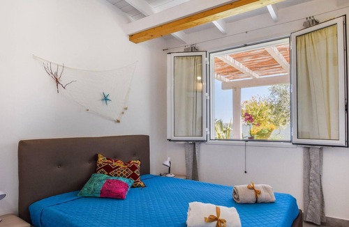 Triscina House | Welcome to this villa with garden, jacuzzi and close to the beach.