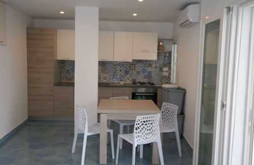 Pizzo Apartment | Wohnung 'Laura' mit Blick aufs Wasser by Interhome
