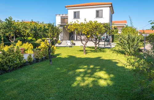 Piane Vecchie Villa | wonderful modern style villa with beautiful orange garden. Sleeps 8