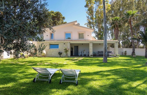 Punta Milocca Villa | Wonderful private villa for 6 guests with A/C, WIFI, TV and panoramic view, close to Syracuse