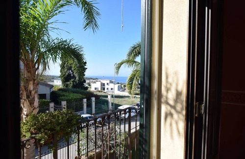 Brucoli Villa | Wonderful private villa for 10 people with WIFI, private pool, A/C, TV, patio and pets allowed