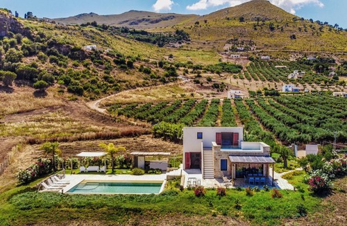 Scopello Villa | WWW.BAGLIORIDISICILIA.COM - LAST MINUTE 25 JULY - 1 AUGUST!