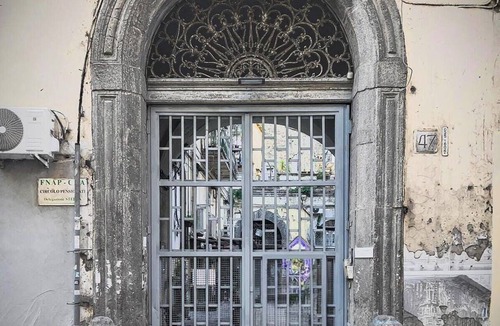 Rione Sanita Apartment | Your home in the heart of the Rione Sanità neighborhood. Authenticity, relaxation, and charm.