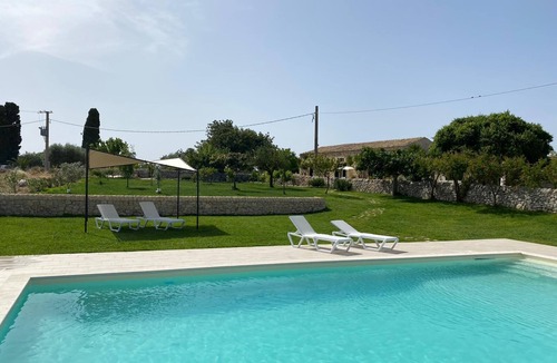 Rosolini House | Zacco - Independent apartment in period farmhouse with swimming pool