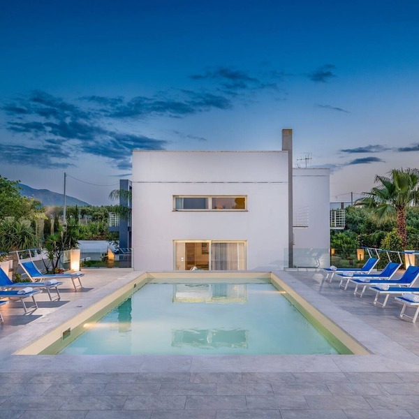 Villa 'Sikelia' with Private Pool, Wi-Fi and Air Conditioning