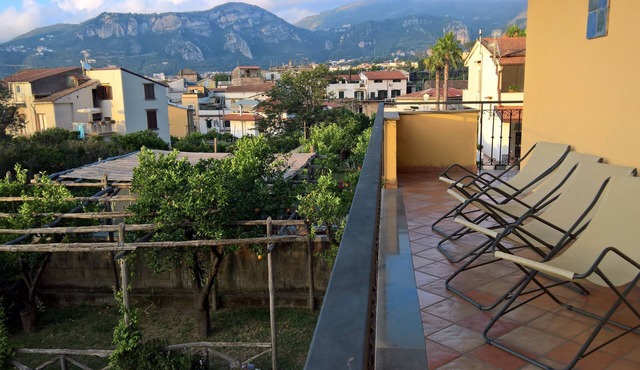 2 BEDROOM APARTMENT WITH A VIEW OF THE GULF OF NAPLES