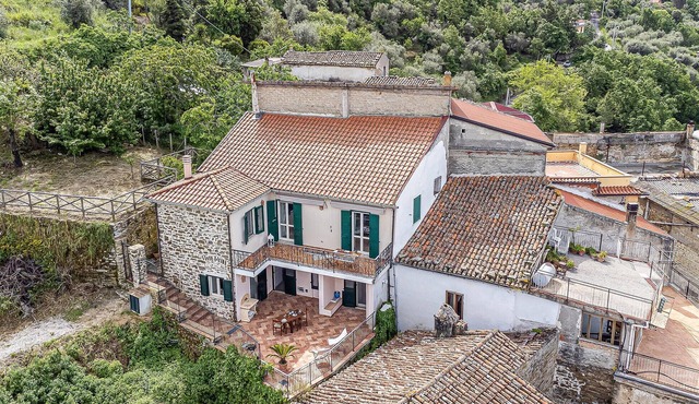 2 bedroom gorgeous apartment in Laureana Cilento in Laureana Cilento