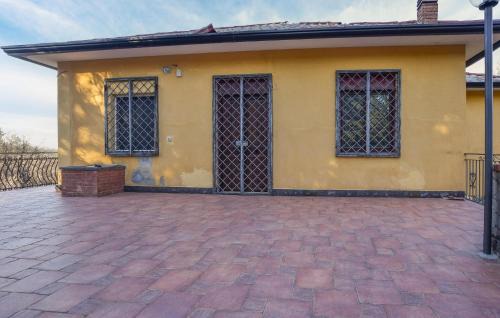 2 Bedroom Pet Friendly Home In Linguaglossa