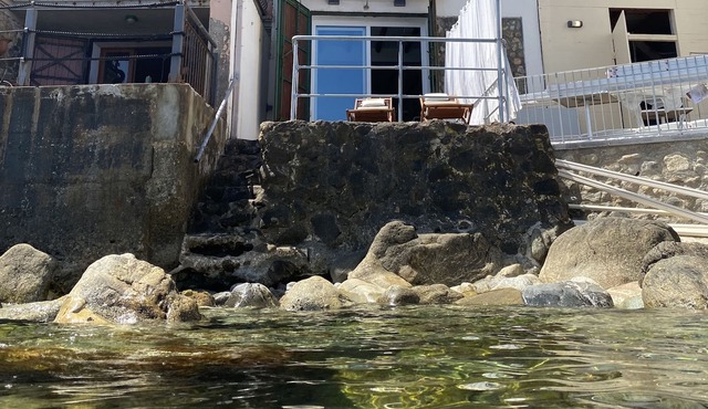 3 stories house with direct access to the sea