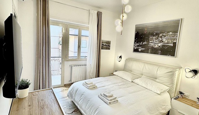 5 minutes from the sea Luxury Rome by the Sea in a super served and central area