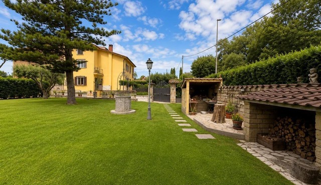 A 5-minute drive from Ostia, nestled in the beautiful setting of a pine forest—a family-friendly villa. in Lazio